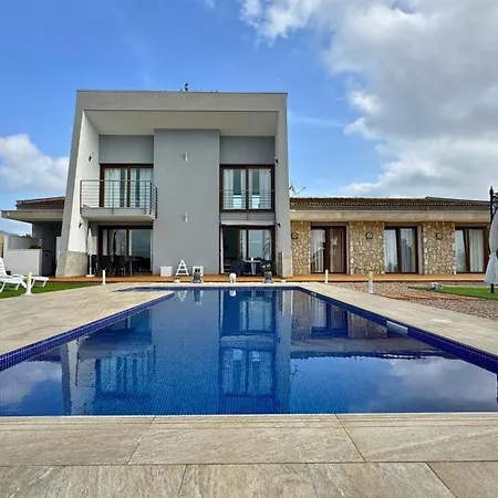 Nimaf Holiday home *